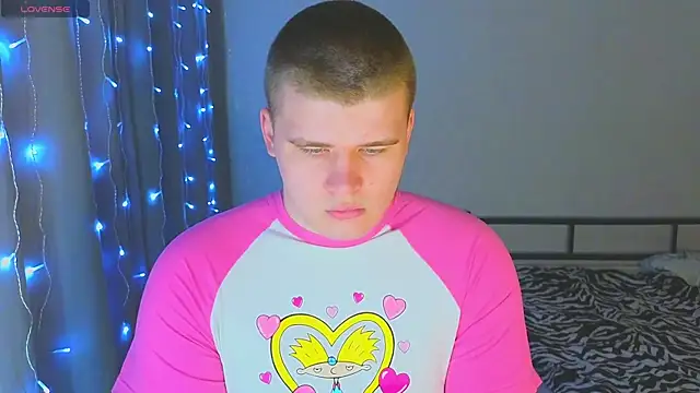 kittenmurr online show from December 15, 12:48 am