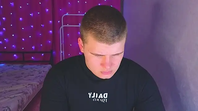 kittenmurr online show from April 16, 8:20 pm