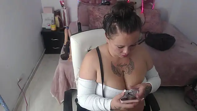 Snapshot of patty_squirt_ chatting on April 24, 11:34 am patty squirt online show from April 24, 11:34 am
