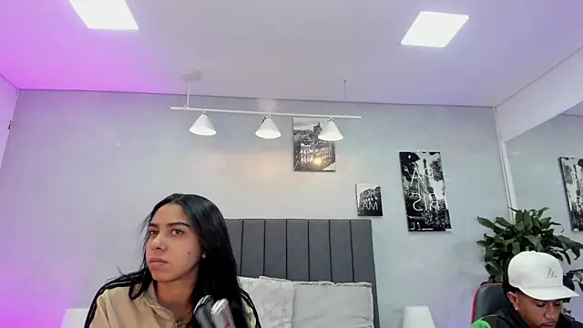 violet and myers online show from November 4, 11:31 am