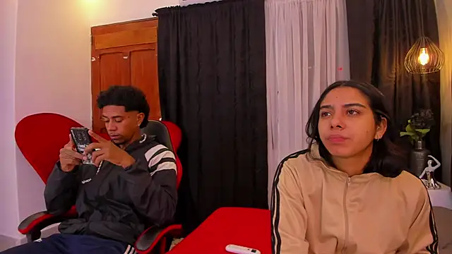 violet and myers online show from November 30, 11:14 am