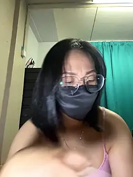 melyiaaa online show from March 5, 3:41 pm