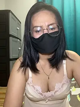 Snapshot of melyiaaa chatting on April 24, 3:25 pm melyiaaa online show from April 24, 3:25 pm