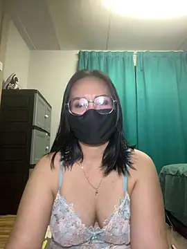 Snapshot of melyiaaa chatting on May 1, 2:32 pm melyiaaa online show from May 1, 2:32 pm