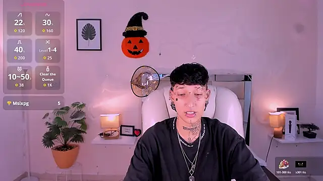 Snapshot of Luci_Rose chatting on October 24, 2:19 am Luci Rose online show from October 24, 2:19 am