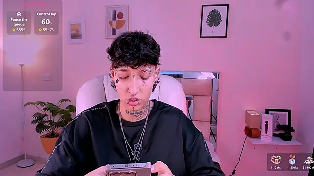 Snapshot of Luci_Rose chatting on November 11, 1:33 pm Luci Rose online show from November 11, 1:33 pm