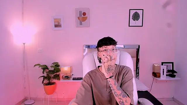 Snapshot of Luci_Rose chatting on November 15, 1:58 am Luci Rose online show from November 15, 1:58 am