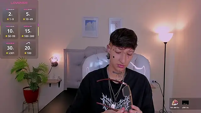 Snapshot of Luci_Rose chatting on November 20, 11:59 pm Luci Rose online show from November 20, 11:59 pm