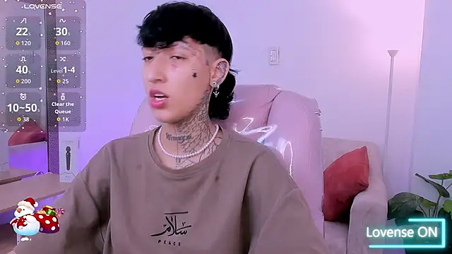 Snapshot of Luci_Rose chatting on December 23, 12:41 am Luci Rose online show from December 23, 12:41 am