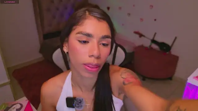 BrunetteAdams001 online show from March 2, 4:03 am