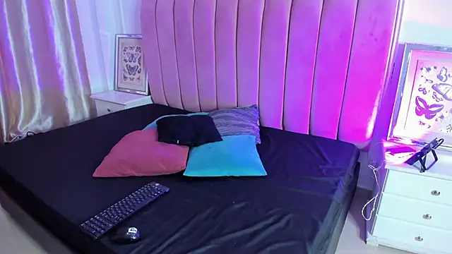 Snapshot of Tessa_Sinclaire chatting on September 30, 8:25 pm Tessa Sinclaire online show from September 30, 8:25 pm