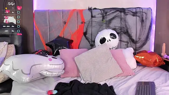 Snapshot of mily__18 chatting on November 1, 3:52 am mily 18 online show from November 1, 3:52 am