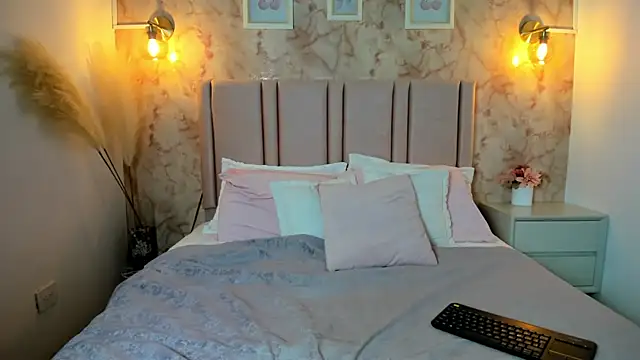 Snapshot of Isa_lux chatting on October 8, 3:37 am Isa lux online show from October 8, 3:37 am