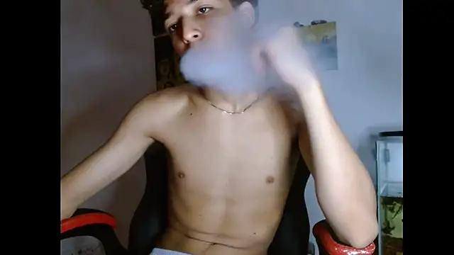 Snapshot of Xtremeplay_18 chatting on November 20, 11:48 pm Xtremeplay 18 online show from November 20, 11:48 pm