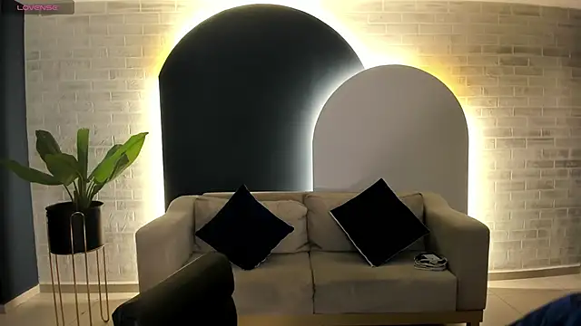 Snapshot of ScarlettBoss chatting on December 16, 10:53 am ScarlettBoss online show from December 16, 10:53 am