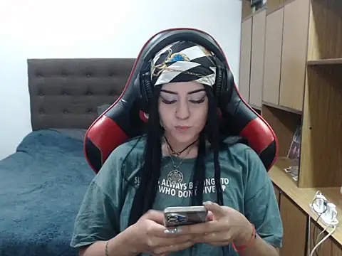 bluegoddessstoned online show from December 16, 8:47 pm