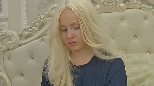 EllieFrosty  online show from October 6, 7:00 pm