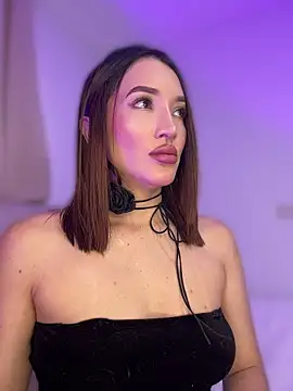 Bella-taylorr online show from May 25, 11:27 am