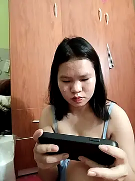 emyeuhss online show from September 22, 3:47 pm