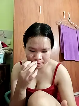 emyeuhss online show from October 6, 7:44 pm