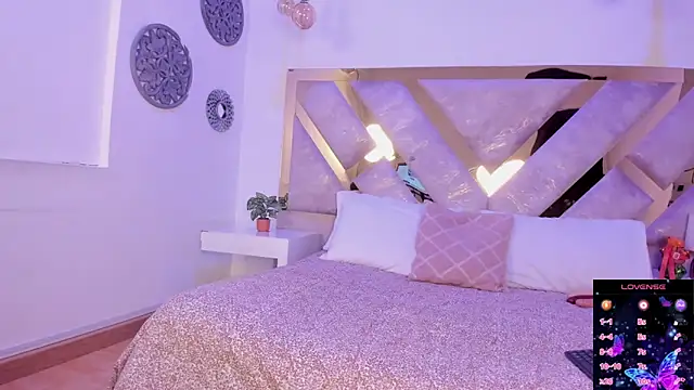 Snapshot of Marianee_Rousse chatting on September 10, 9:59 pm Marianee Rousse online show from September 10, 9:59 pm