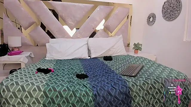 Snapshot of Marianee_Rousse chatting on September 15, 10:10 pm Marianee Rousse online show from September 15, 10:10 pm