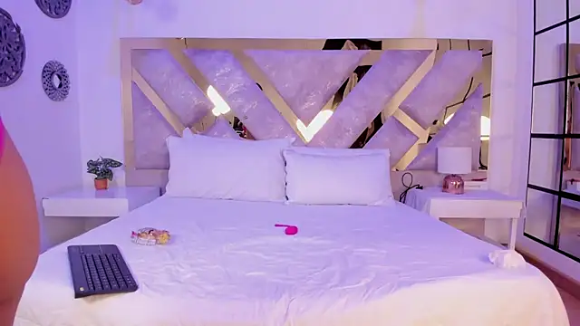 Snapshot of Marianee_Rousse chatting on October 4, 10:19 pm Marianee Rousse online show from October 4, 10:19 pm