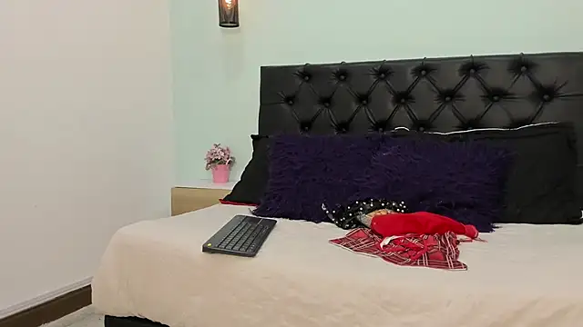 Snapshot of Marianee_Rousse chatting on November 13, 10:19 pm Marianee Rousse online show from November 13, 10:19 pm