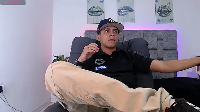 Snapshot of david_santos16 chatting on September 9, 4:01 am david santos16 online show from September 9, 4:01 am