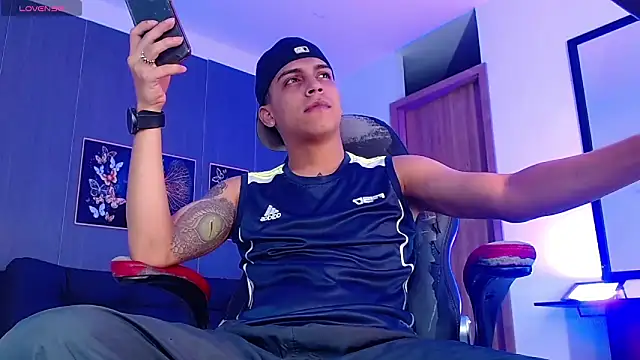 Snapshot of david_santos16 chatting on October 6, 4:54 am david santos16 online show from October 6, 4:54 am