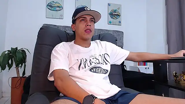 Snapshot of david_santos16 chatting on October 18, 3:42 am david santos16 online show from October 18, 3:42 am