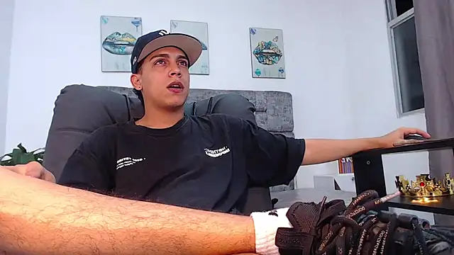 Snapshot of david_santos16 chatting on October 19, 1:39 am david santos16 online show from October 19, 1:39 am