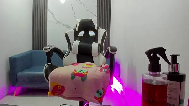 Snapshot of ShaunaDream chatting on October 28, 4:49 am ShaunaDream online show from October 28, 4:49 am