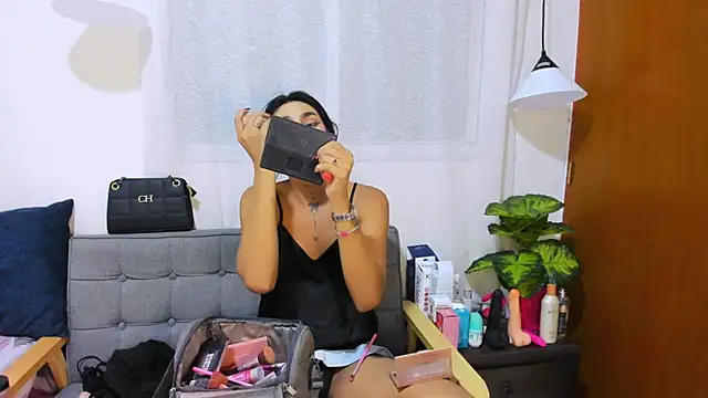 zou quira online show from October 17, 1:42 am