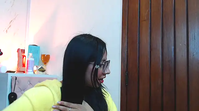 Snapshot of VioletxBloom chatting on September 28, 8:20 am VioletxBloom online show from September 28, 8:20 am