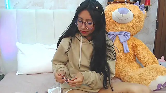 Snapshot of VioletxBloom chatting on October 15, 7:36 pm VioletxBloom online show from October 15, 7:36 pm