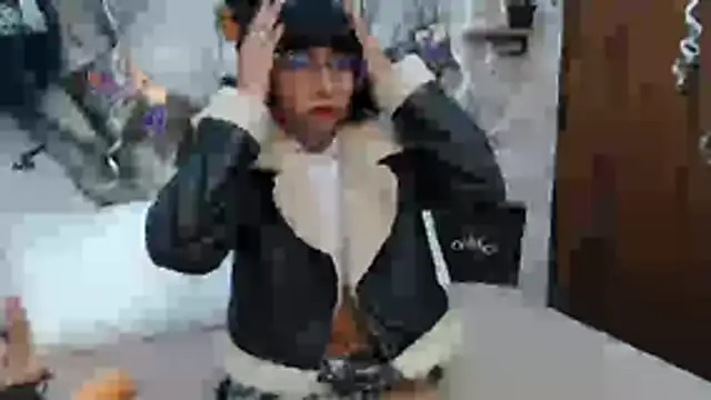 Snapshot of VioletxBloom chatting on October 19, 5:46 pm VioletxBloom online show from October 19, 5:46 pm