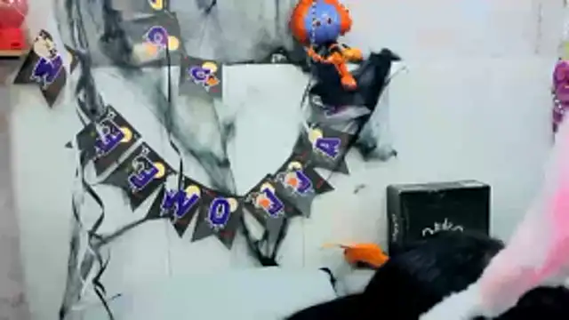 Snapshot of VioletxBloom chatting on October 27, 9:30 pm VioletxBloom online show from October 27, 9:30 pm