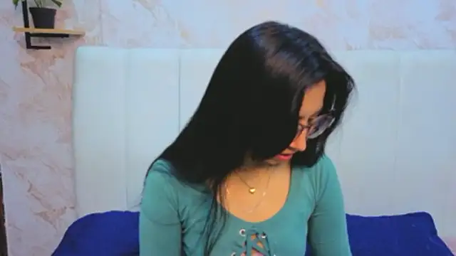 Snapshot of VioletxBloom chatting on November 12, 7:46 pm VioletxBloom online show from November 12, 7:46 pm