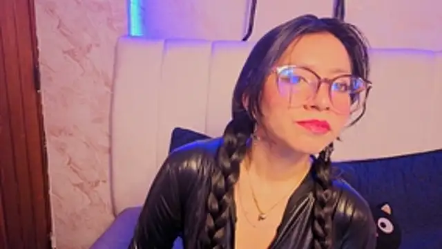 Snapshot of VioletxBloom chatting on November 23, 11:37 pm VioletxBloom online show from November 23, 11:37 pm