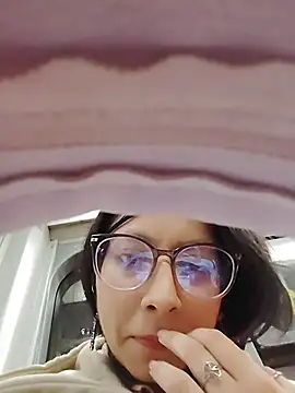 Snapshot of VioletxBloom chatting on December 2, 11:45 pm VioletxBloom online show from December 2, 11:45 pm