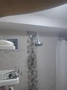 Snapshot of VioletxBloom chatting on December 5, 7:10 pm VioletxBloom online show from December 5, 7:10 pm