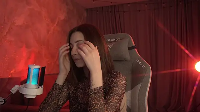 LumeNova online show from March 6, 2:19 am