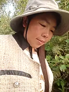 quynhkoolbae online show from April 14, 1:11 am