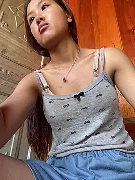 Snapshot of May_nhi chatting on July 14, 12:57 am May nhi online show from July 14, 12:57 am