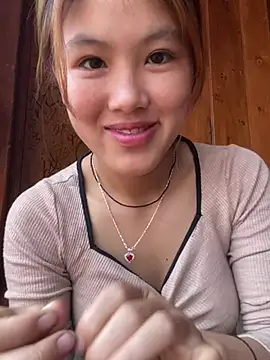 Snapshot of May_nhi chatting on July 29, 2:21 am May nhi online show from July 29, 2:21 am