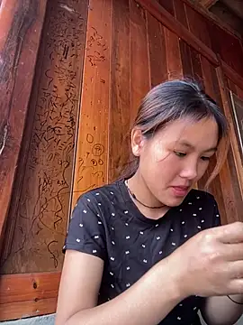 Snapshot of May_nhi chatting on July 31, 1:49 am May nhi online show from July 31, 1:49 am