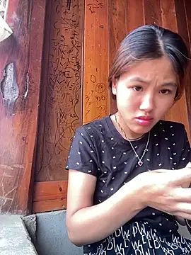 Snapshot of May_nhi chatting on August 1, 2:22 am May nhi online show from August 1, 2:22 am