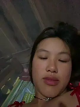 Snapshot of May_nhi chatting on August 1, 3:33 pm May nhi online show from August 1, 3:33 pm