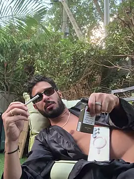 Snapshot of husbandandwifetobe chatting on October 2, 3:57 am husbandandwifetobe online show from October 2, 3:57 am